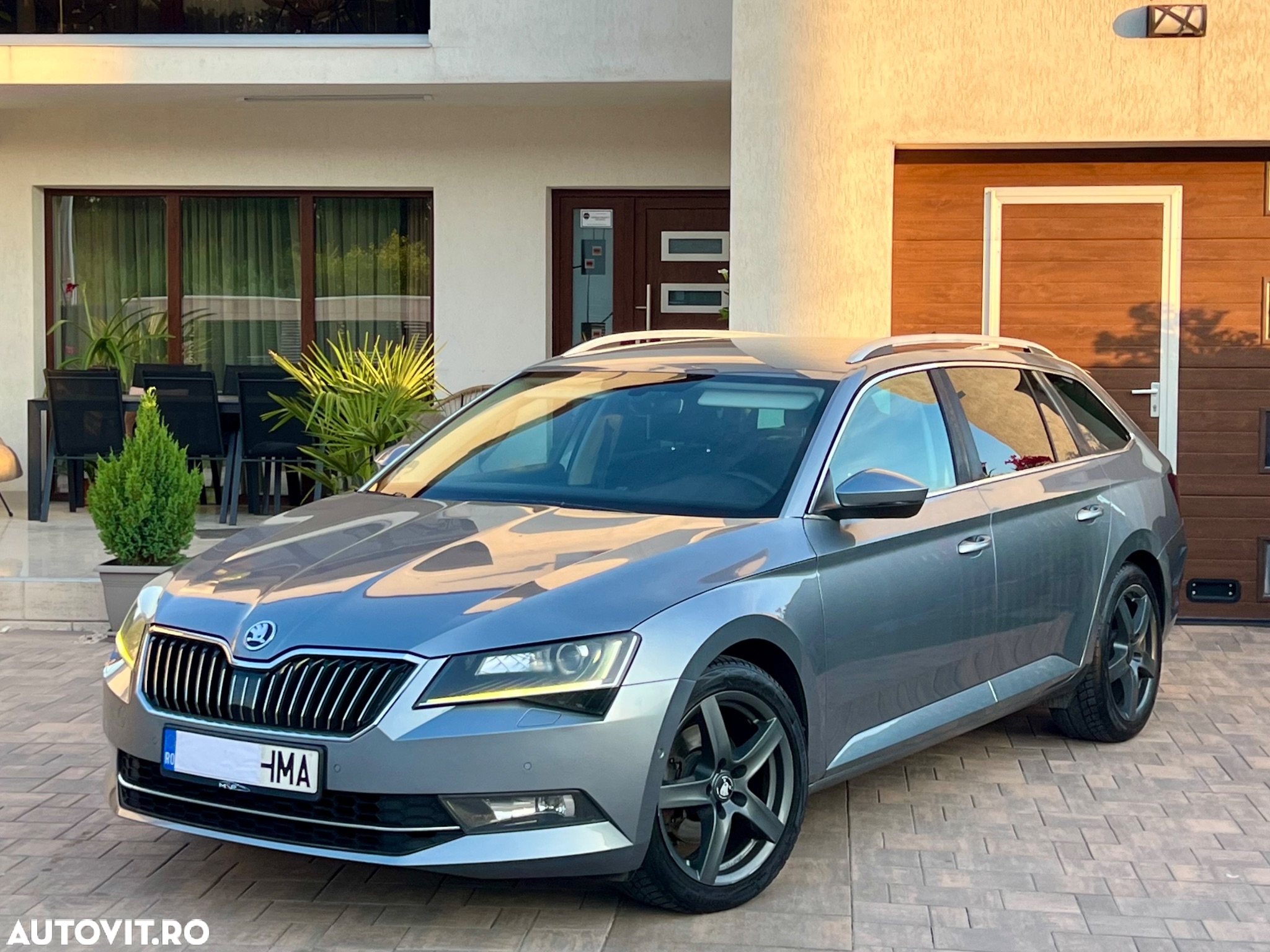 Skoda Superb Combi 1.6 TDI DSG Ambition - 2