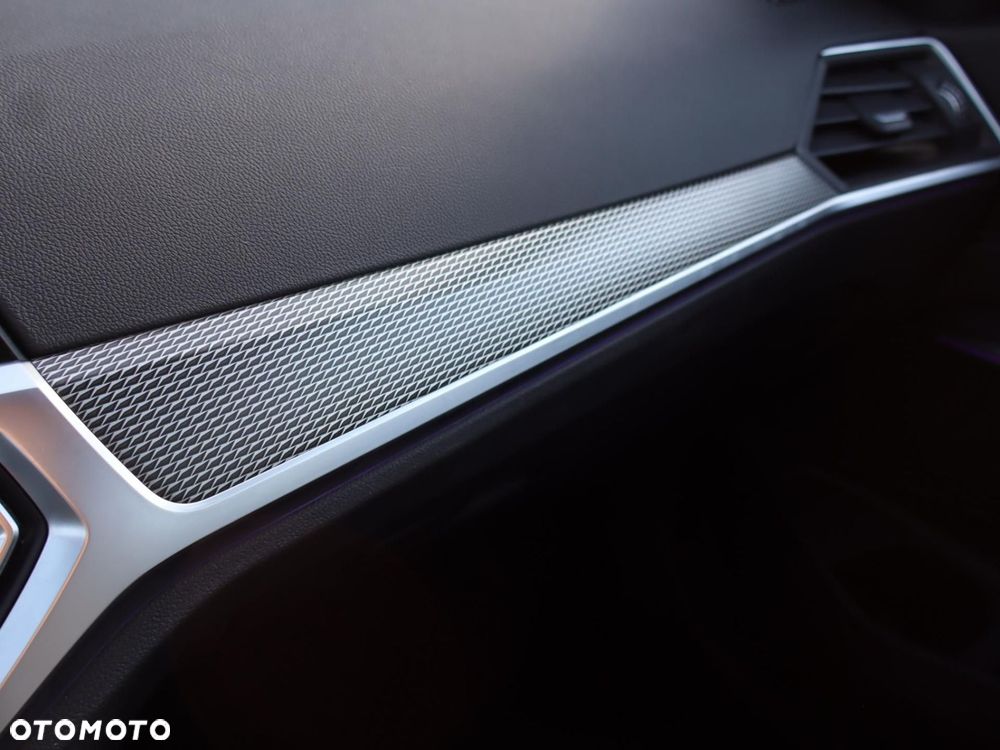 BMW Seria 3 330e M Sport sport - 14
