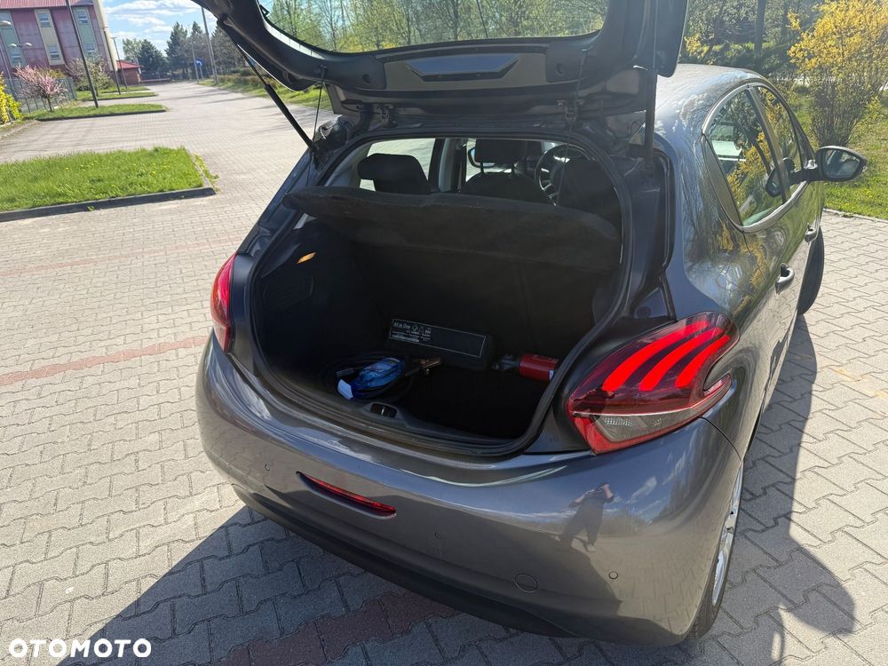 Peugeot 208 - 5
