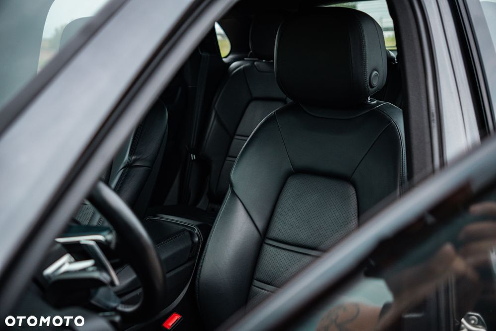 Porsche Cayenne - 26