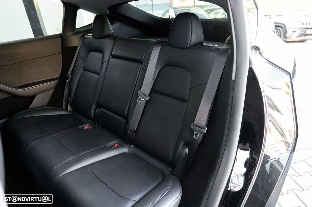 Tesla Model Y Long Range Dual Motor AWD - 33