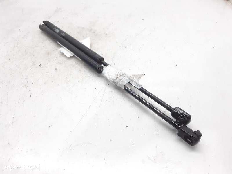 AMORTECEDORES DE PORTA MALA NISSAN ALMERA - 1