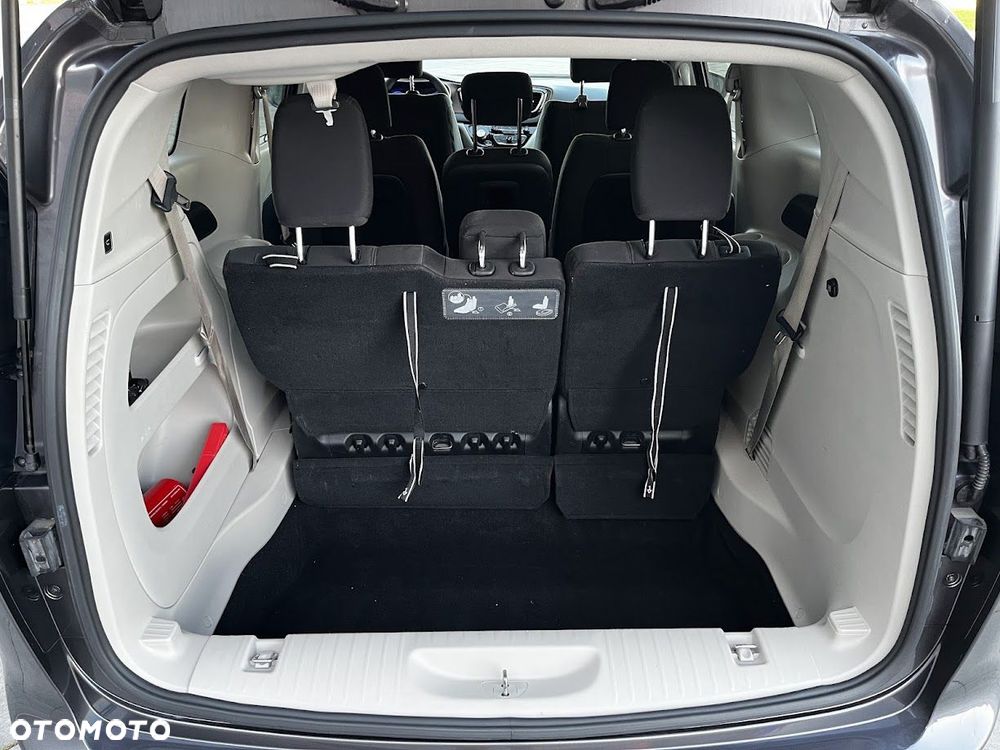 Chrysler Pacifica - 15