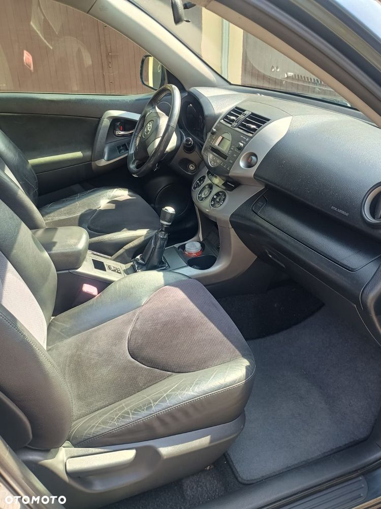 Toyota RAV4 - 16