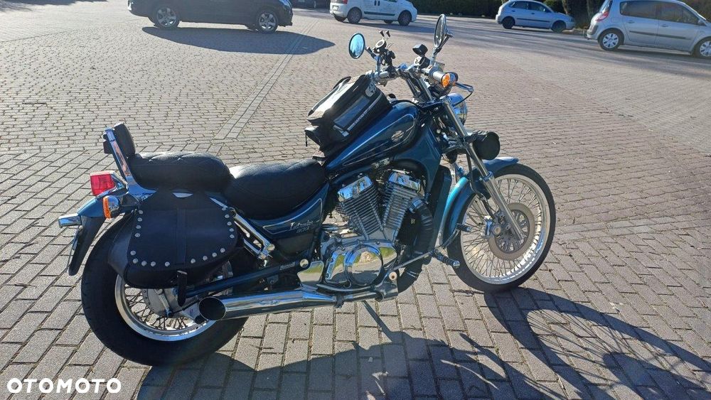 Suzuki Intruder - 11