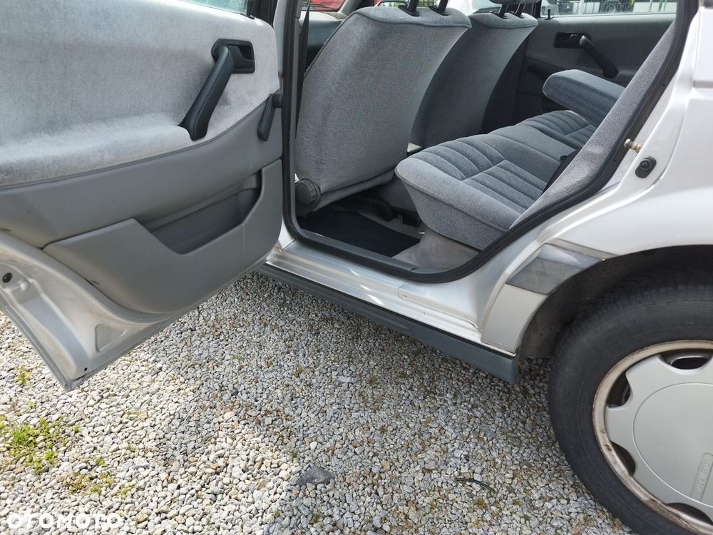 Volkswagen Passat 2.0 GL - 23