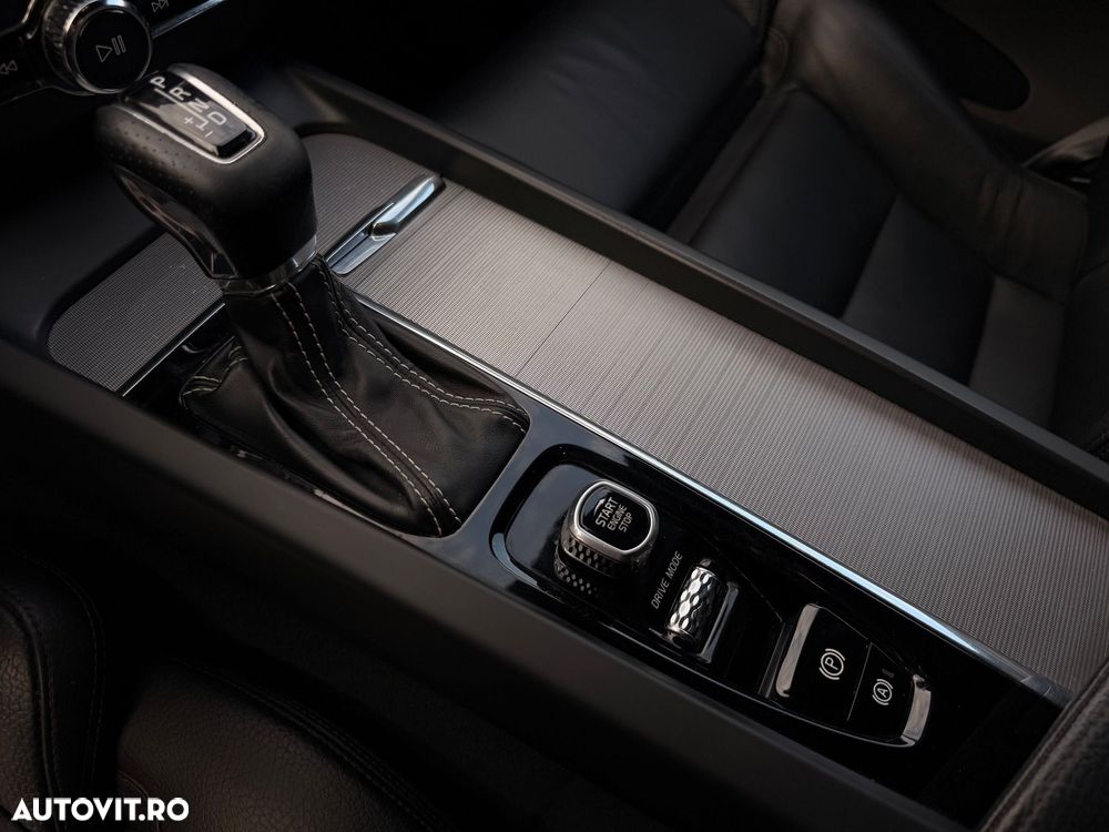 Volvo XC 60 D4 AWD Geartronic RDesign - 13