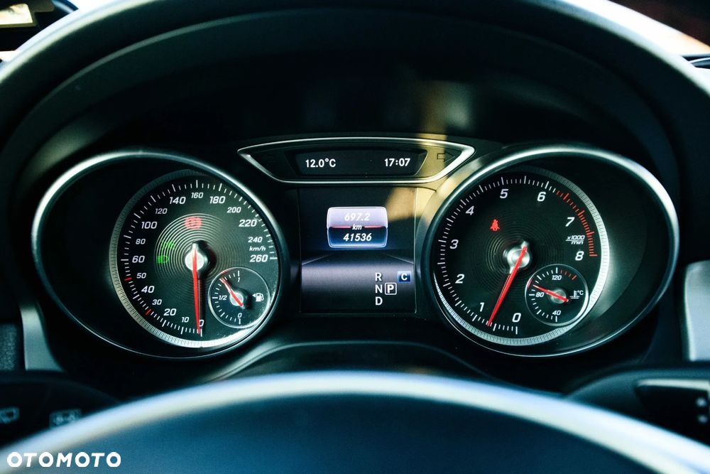 Mercedes-Benz GLA 200 7G-DCT - 15