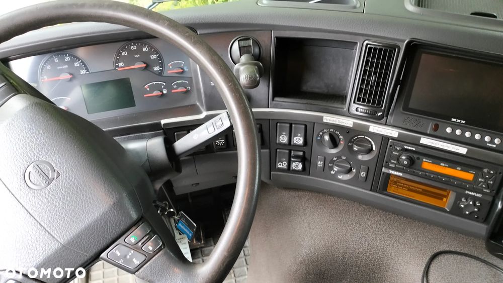Volvo FM330 6x2 - 9