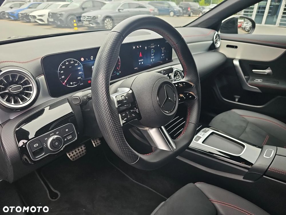 Mercedes-Benz CLA 200 AMG Line 7G-DCT - 14