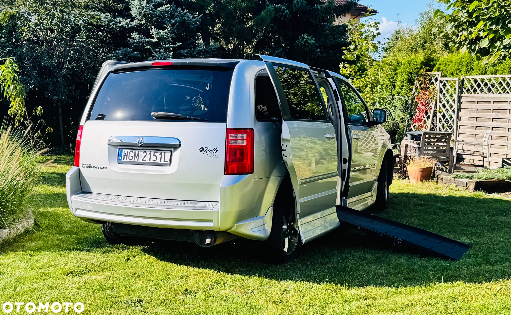 Dodge Caravan - 14