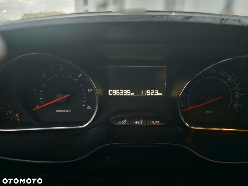 Peugeot 208 HDi 68 Like - 12