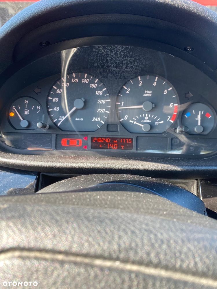 BMW Seria 3 323i - 7
