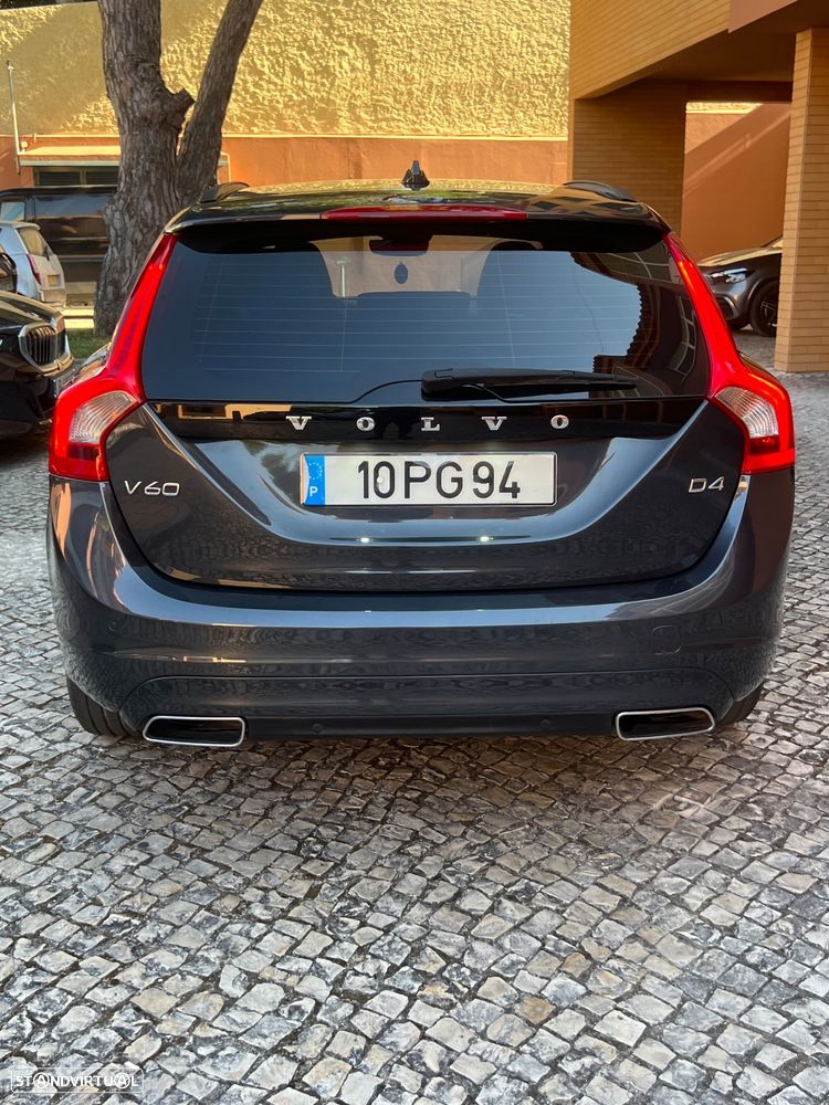 Volvo V60 2.0 D4 Momentum Geartronic - 2