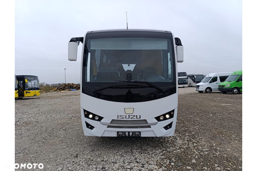 Isuzu Novolux - 10
