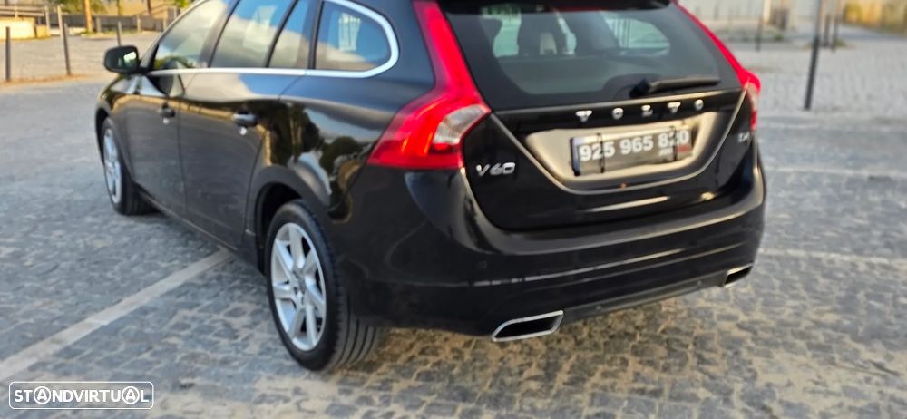 Volvo V60 2.0 D4 Momentum - 8