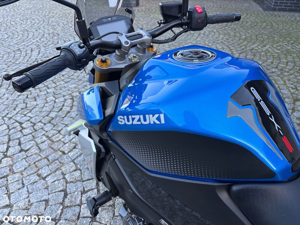Suzuki GSX - 22
