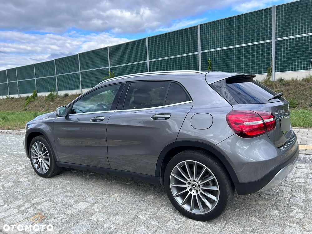Mercedes-Benz GLA 250 4Matic 7G-DCT UrbanStyle Edition - 8