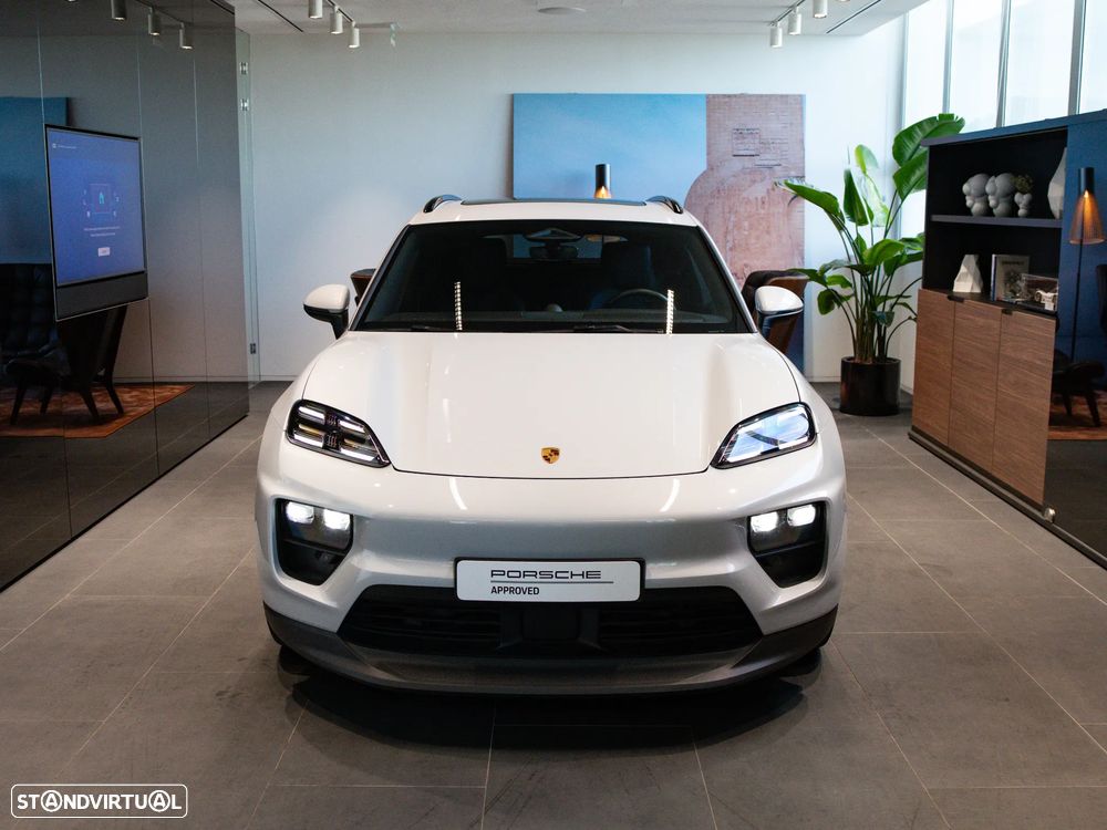 Porsche Macan Electric 4 - 11