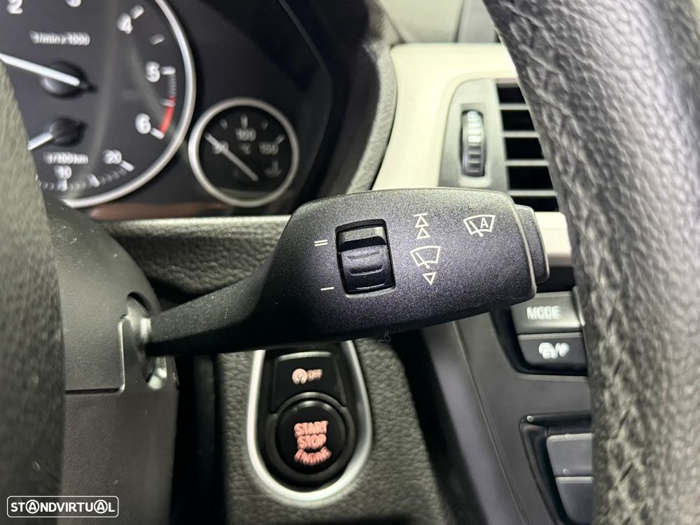 BMW 318 d Line Luxury - 25