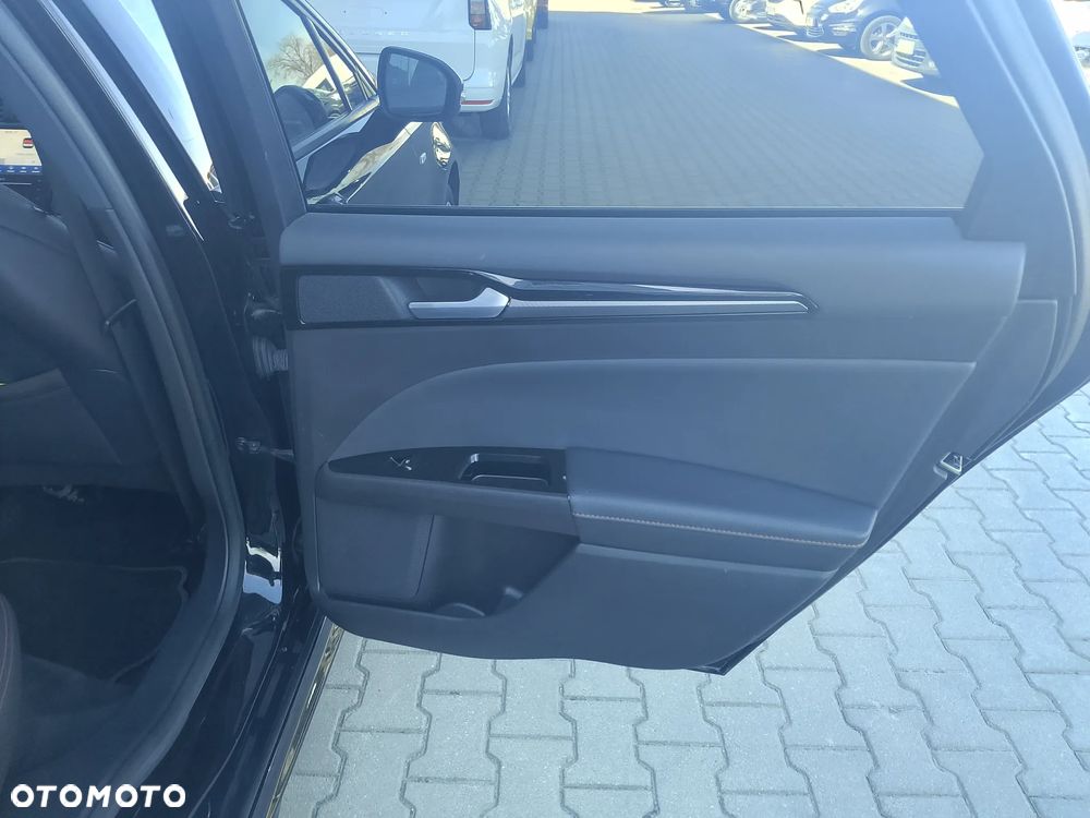 Ford Mondeo - 12