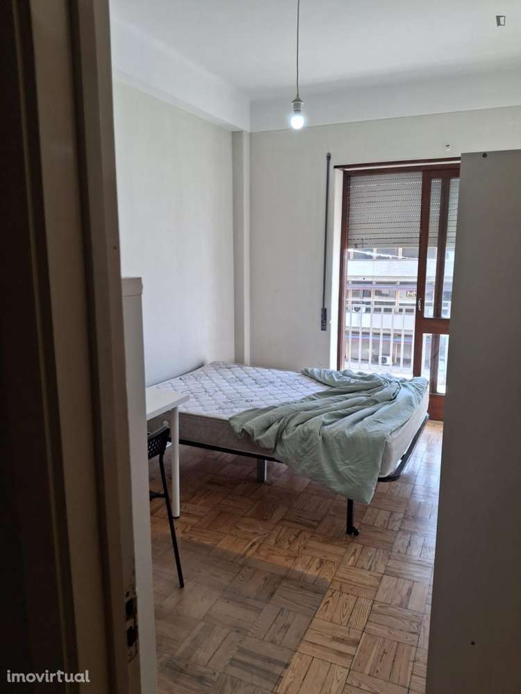 Quarto - localizado em Baixa Coimbra - Grande imagem: 5/14