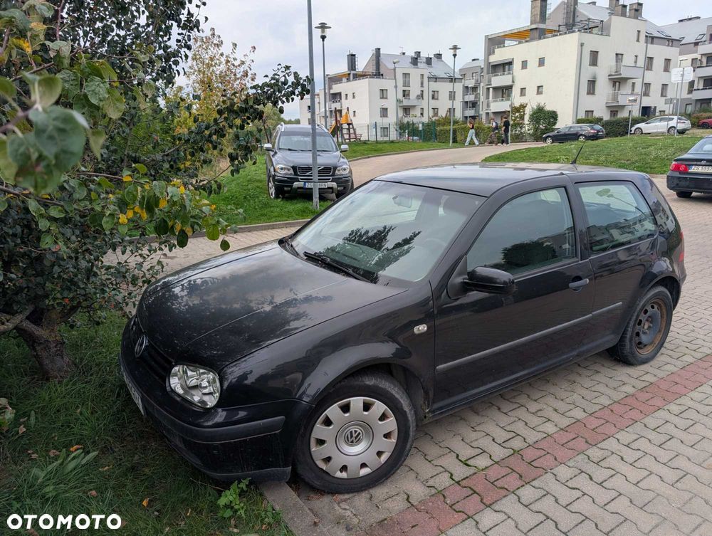 Volkswagen Golf - 1