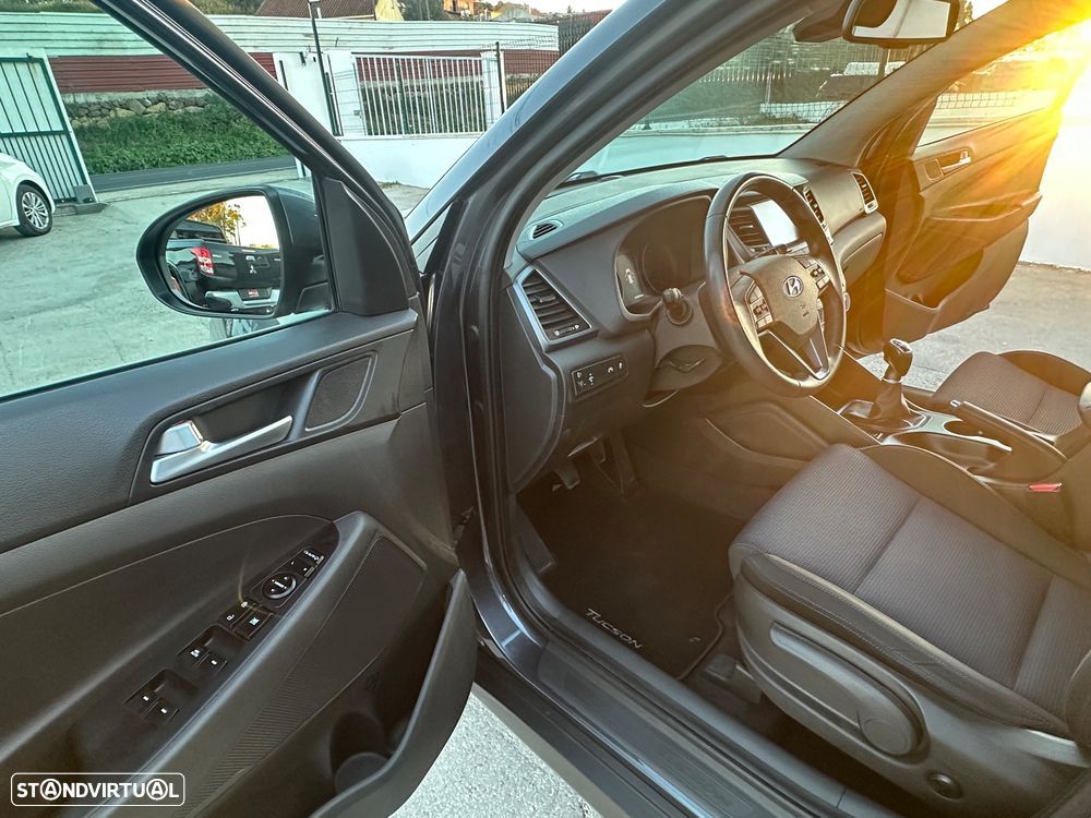 Hyundai Tucson 1.7 CRDi Executive - 27
