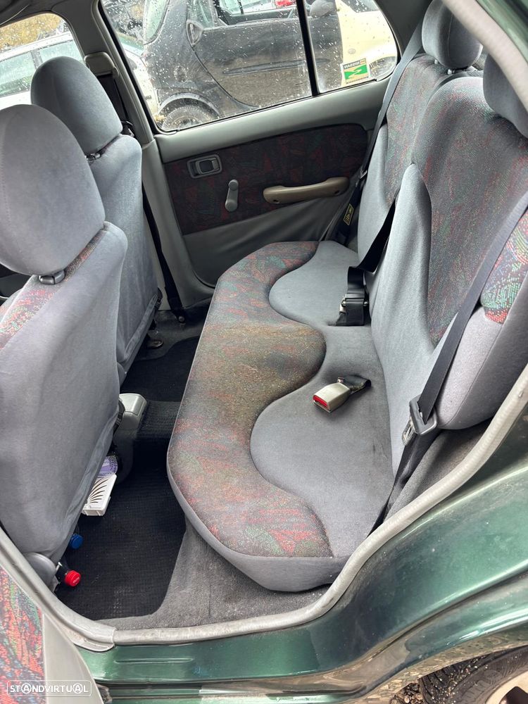 Nissan Micra K11 de 1999 para peças - 7