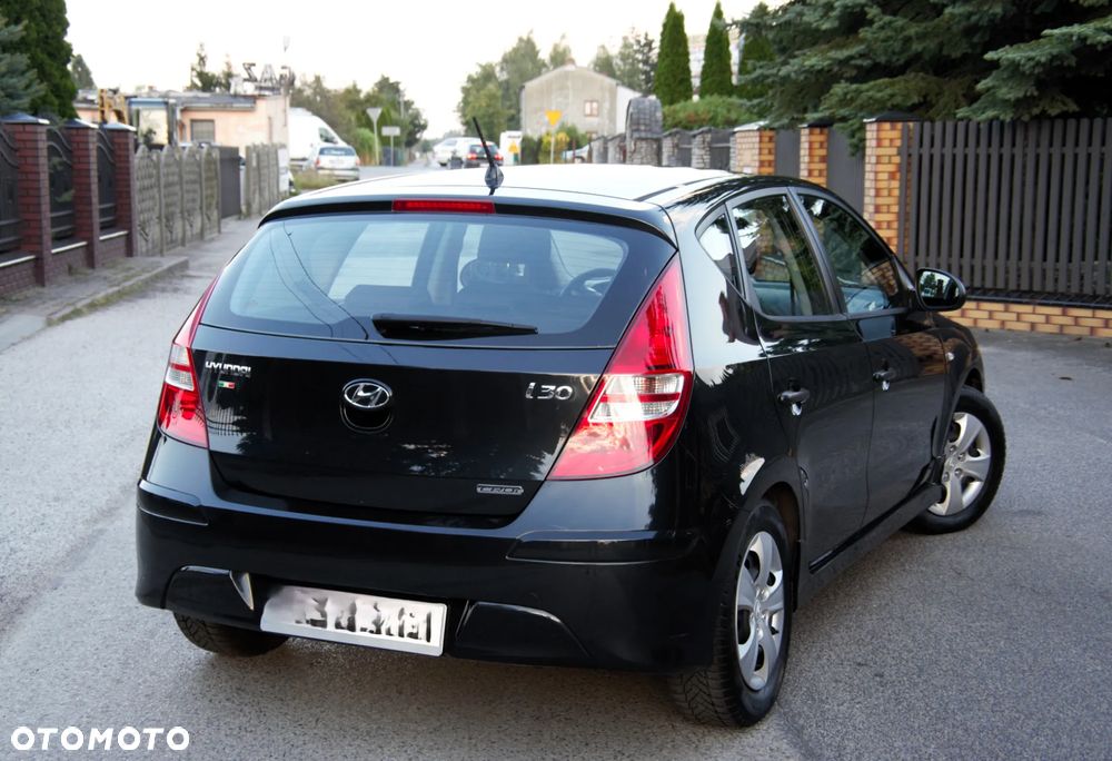Hyundai i30 1.6 CRDi Comfort EU5 - 6
