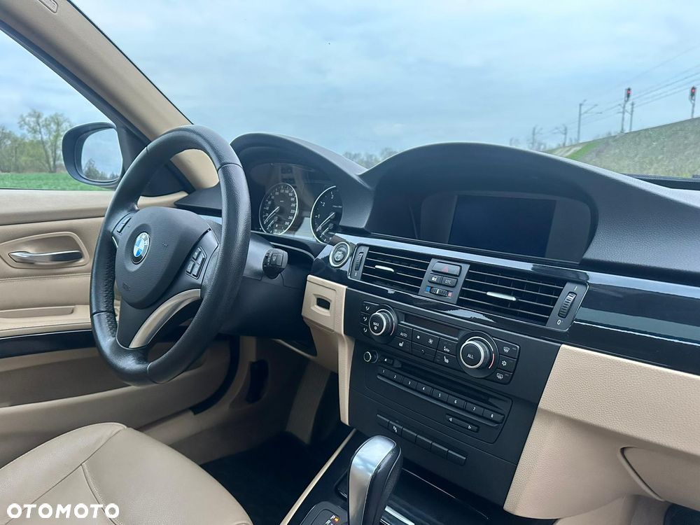 BMW Seria 3 320i - 16