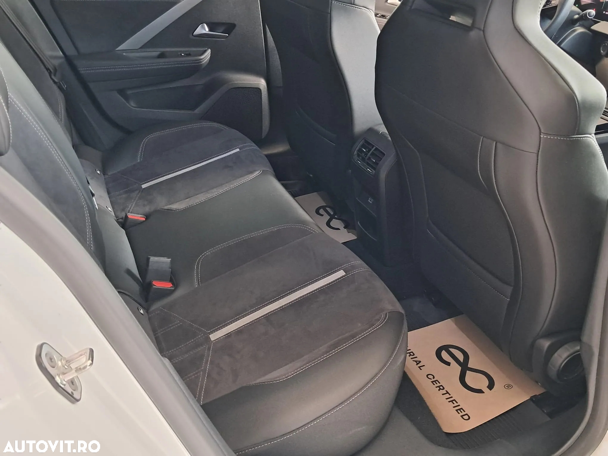Opel Astra Sport Tourer 1.6L Turbo PHEV AT8 GSe - 7
