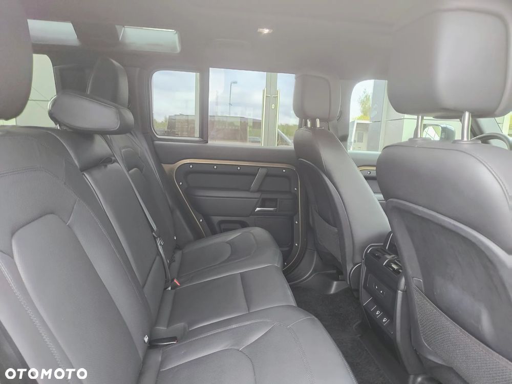 Land Rover Defender - 21