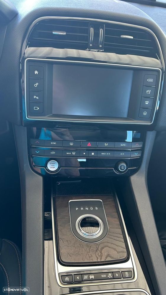 Jaguar F-Pace 2.0 i4D Prestige AWD Aut. - 13