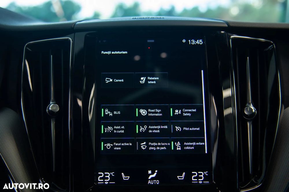 Volvo XC 60 Recharge T8 Twin Engine eAWD R-Design - 24