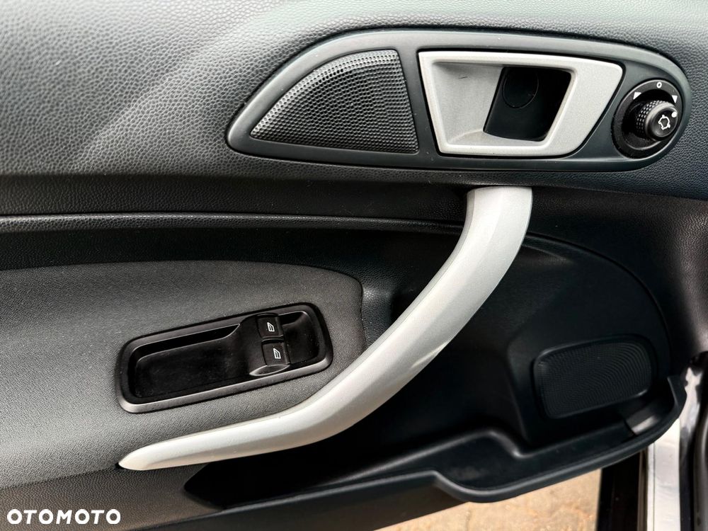 Ford Fiesta 1.25 Celebration - 17