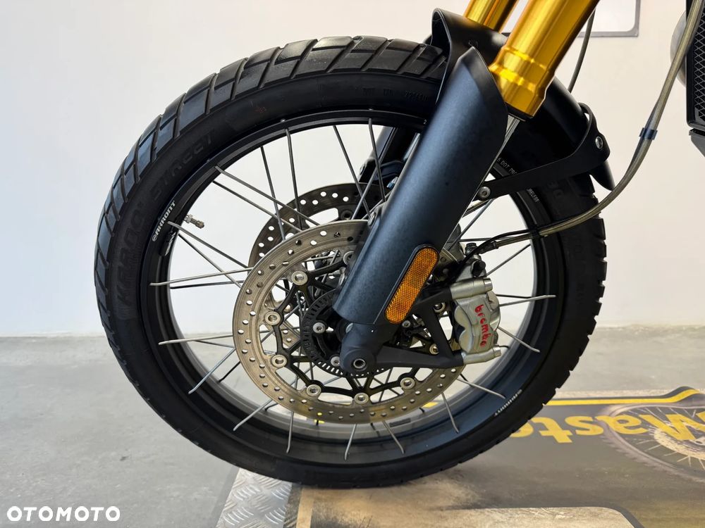 Triumph Scrambler - 18