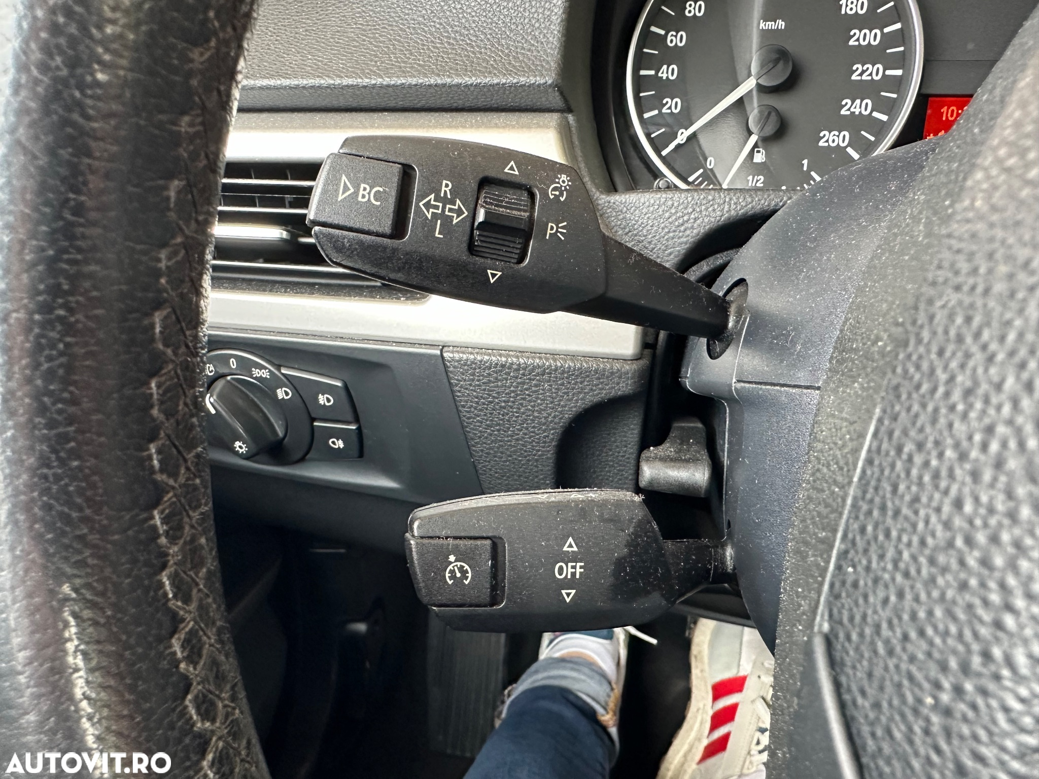 BMW Seria 3 318i Touring - 15