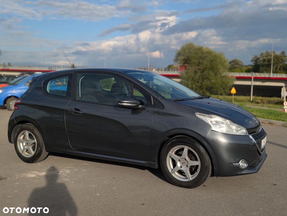 Peugeot 208 - 11