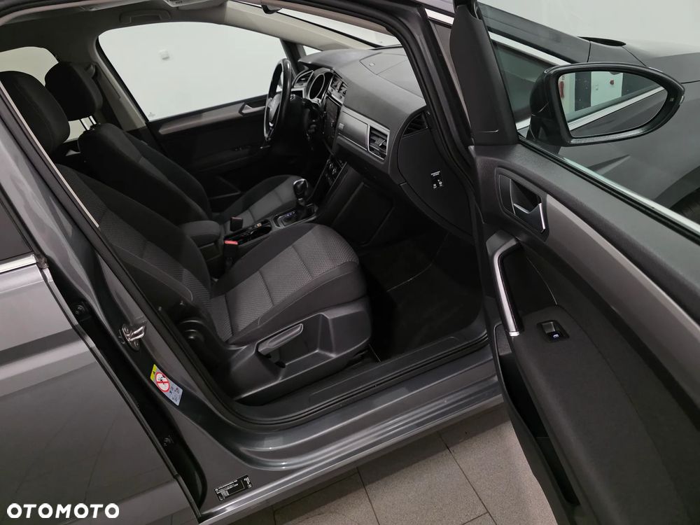 Volkswagen Touran - 31