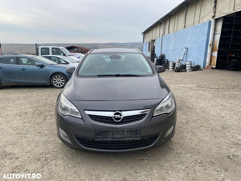 Dezmembrez piese Opel Astra J - 3