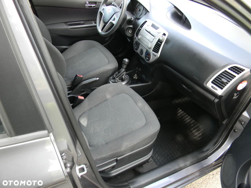 Hyundai i20 1.2 UEFA EURO 2012 Edition - 9
