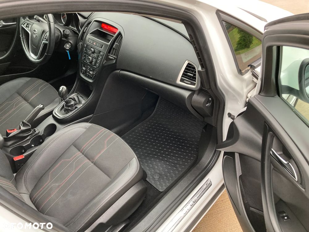 Opel Astra 1.4 Turbo 150 Jahre - 12