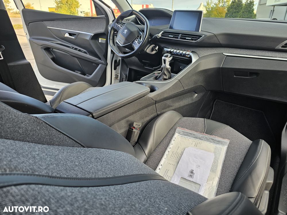 Peugeot 5008 PureTech 130 Stop & Start Allure Business-Paket - 12