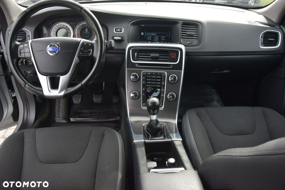 Volvo V60 D4 Momentum - 25