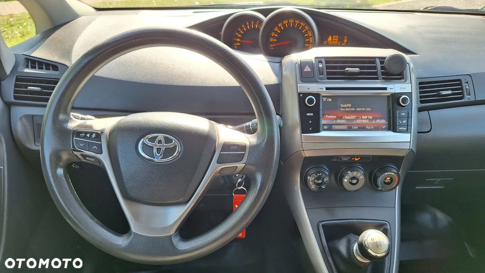 Toyota Verso 1.6 - 10