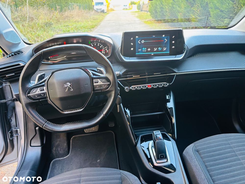 Peugeot 208 PureTech 100 EAT8 Allure - 16