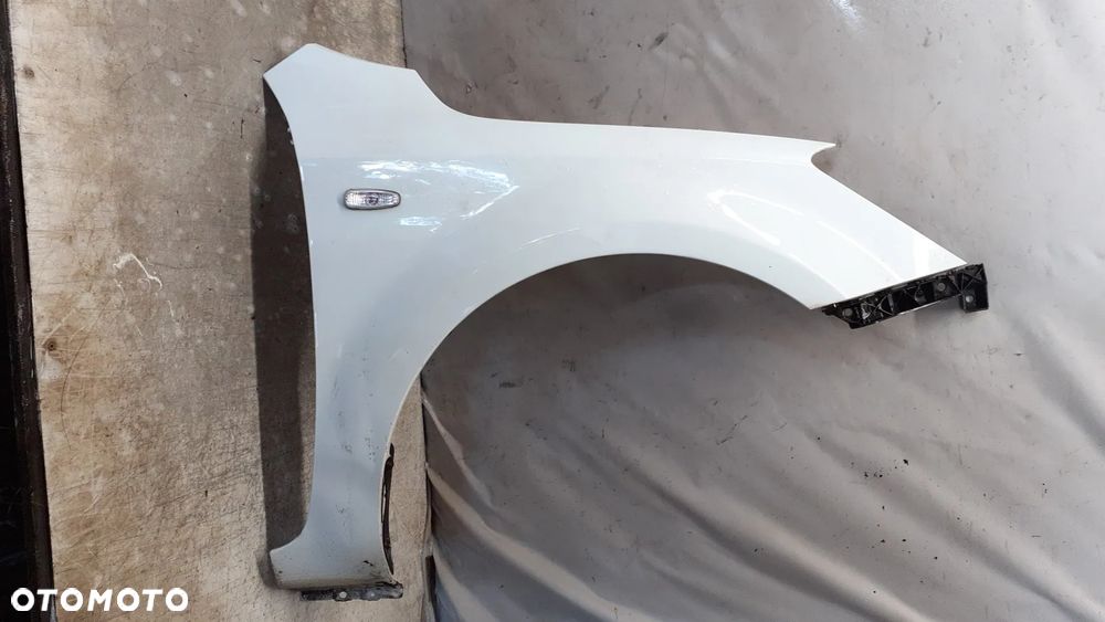 * BŁOTNIK PRAWY PRZÓD PRZEDNI KIA CEED  ORYGINAŁ WD BIAŁY - 1