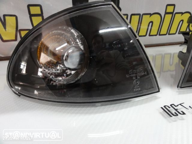 Pisca frontal BMW E46 limo / touring 4p 98-01 Fundo Preto - 2