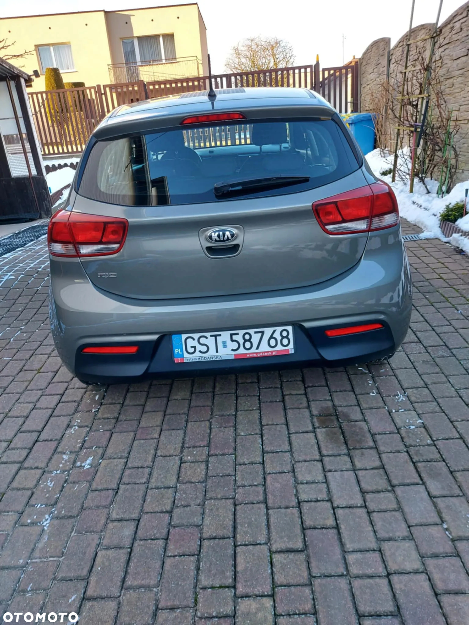 Kia Rio 1.2 L - 10
